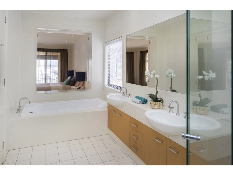 1504 Rosebank Way, Hope Island QLD 4212
