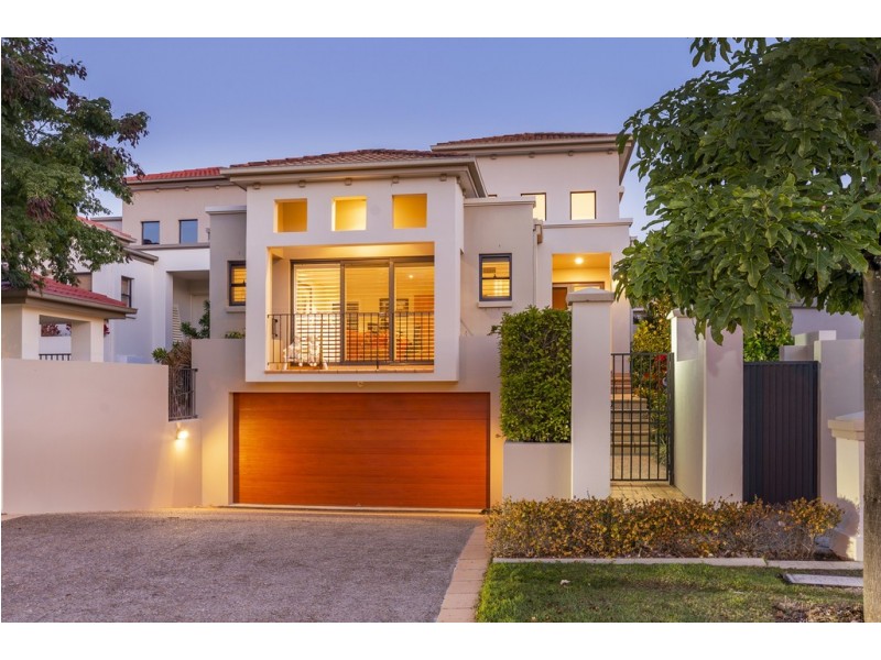 1513 Rosebank Way West, Hope Island QLD 4212