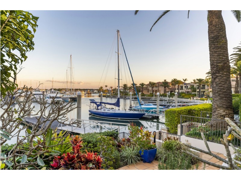 1513 Rosebank Way West, Hope Island QLD 4212