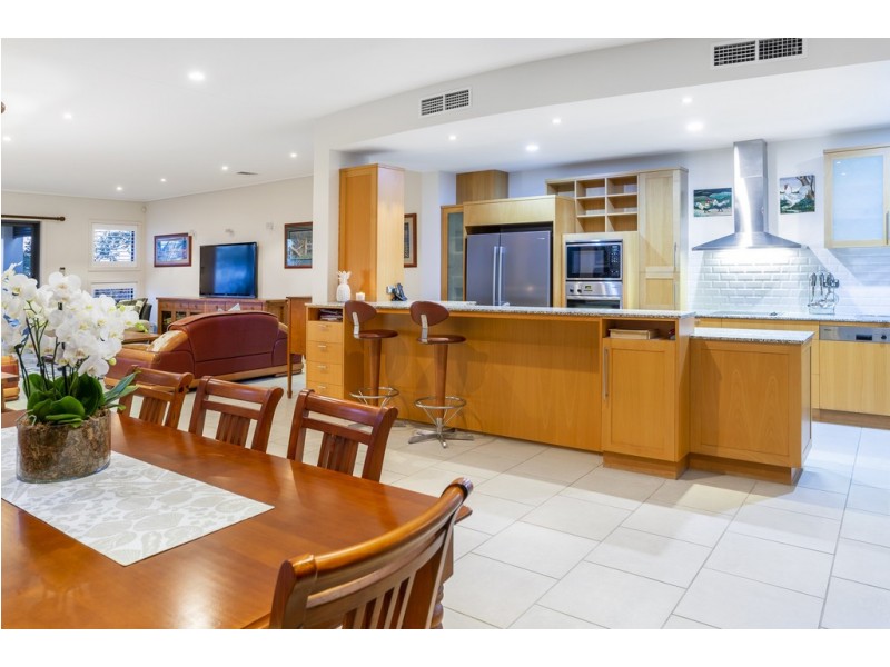 1513 Rosebank Way West, Hope Island QLD 4212