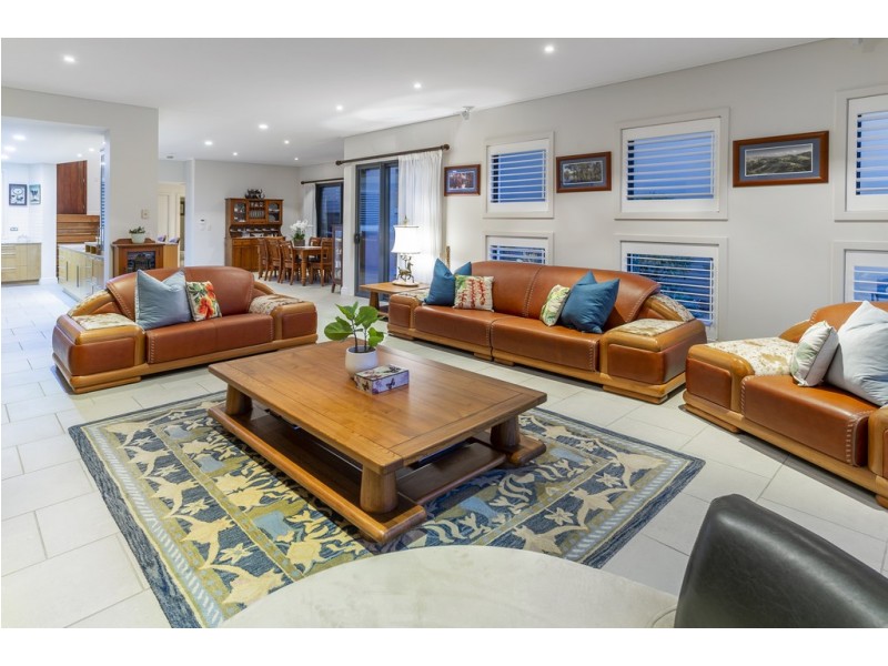 1513 Rosebank Way West, Hope Island QLD 4212