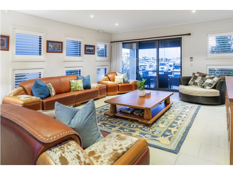 1513 Rosebank Way West, Hope Island QLD 4212