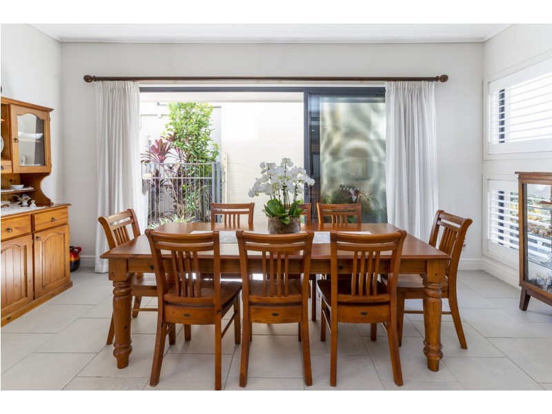 1513 Rosebank Way West, Hope Island QLD 4212