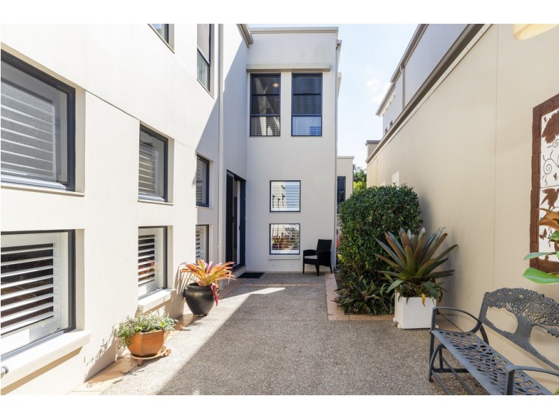 1513 Rosebank Way West, Hope Island QLD 4212