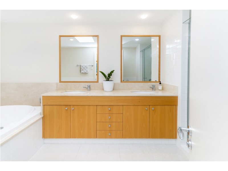 1513 Rosebank Way West, Hope Island QLD 4212