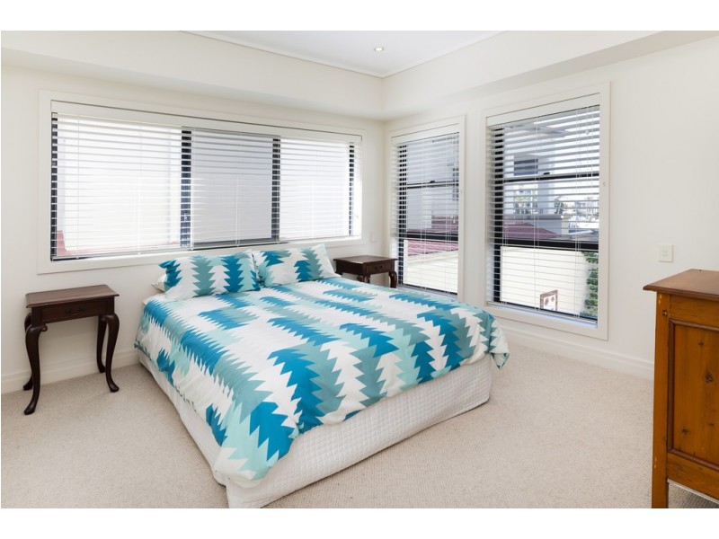 1513 Rosebank Way West, Hope Island QLD 4212