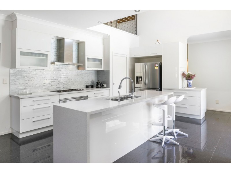 2843 Wylarah Way, Hope Island QLD 4212