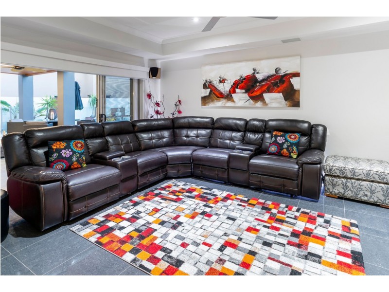 2843 Wylarah Way, Hope Island QLD 4212