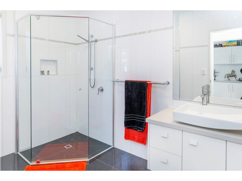 2843 Wylarah Way, Hope Island QLD 4212