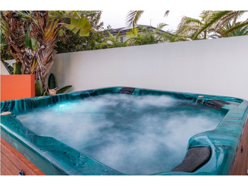 2843 Wylarah Way, Hope Island QLD 4212