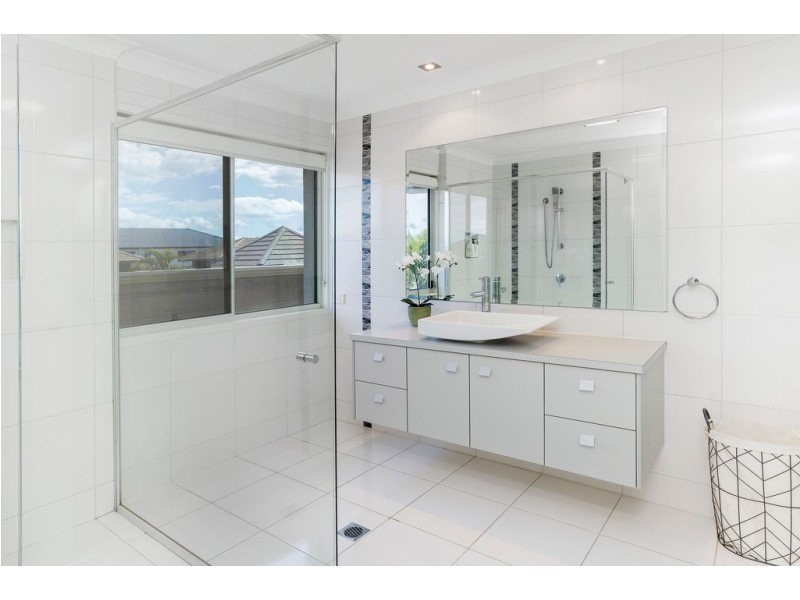 2843 Wylarah Way, Hope Island QLD 4212