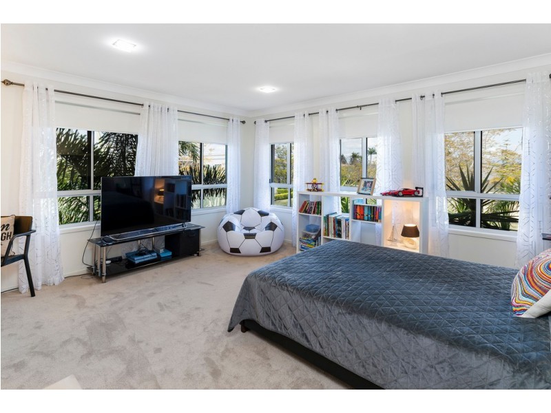 2843 Wylarah Way, Hope Island QLD 4212