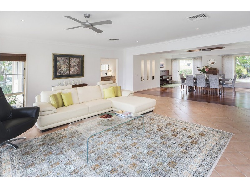 1076 Killymoon Drive, Hope Island QLD 4212