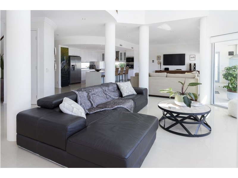 2150 Beaufort Way, Hope Island QLD 4212