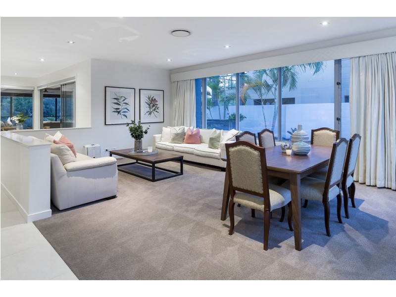 2342 Cressbrook Drive, Hope Island QLD 4212