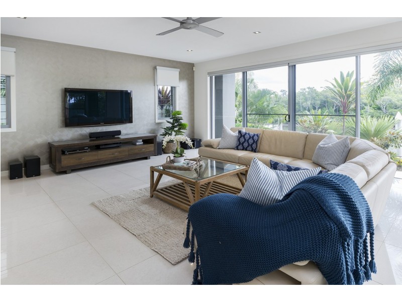 2342 Cressbrook Drive, Hope Island QLD 4212