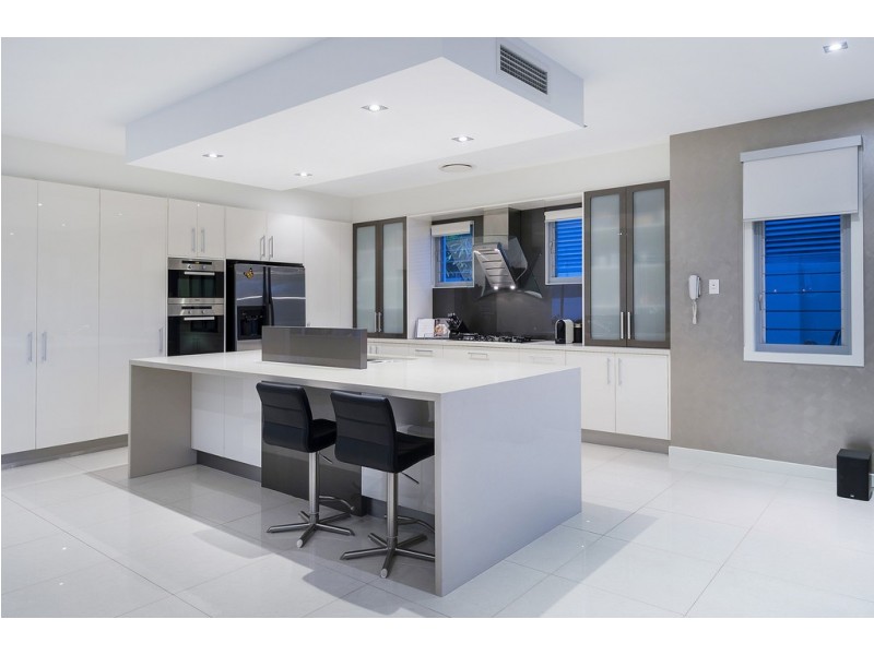 2342 Cressbrook Drive, Hope Island QLD 4212