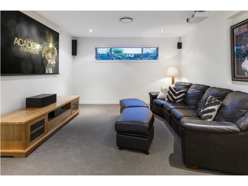 2342 Cressbrook Drive, Hope Island QLD 4212