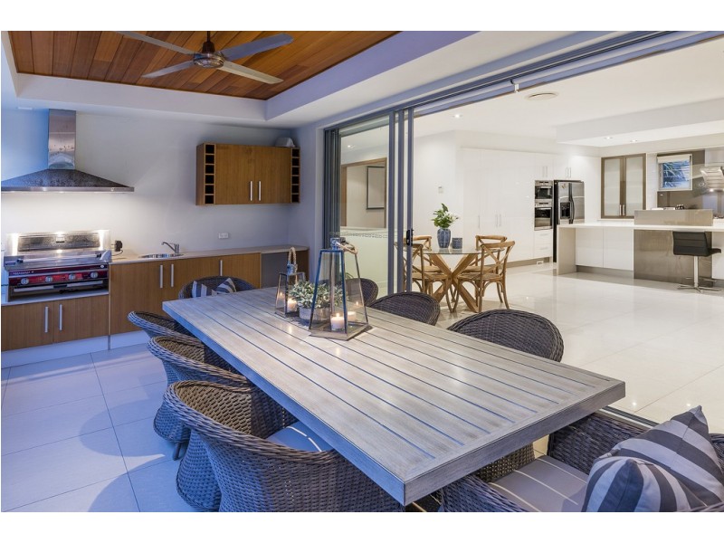 2342 Cressbrook Drive, Hope Island QLD 4212