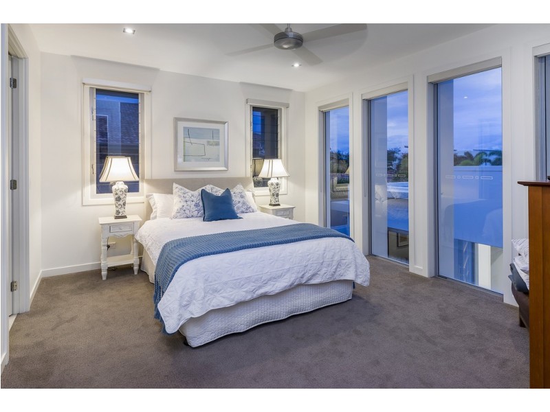 2342 Cressbrook Drive, Hope Island QLD 4212