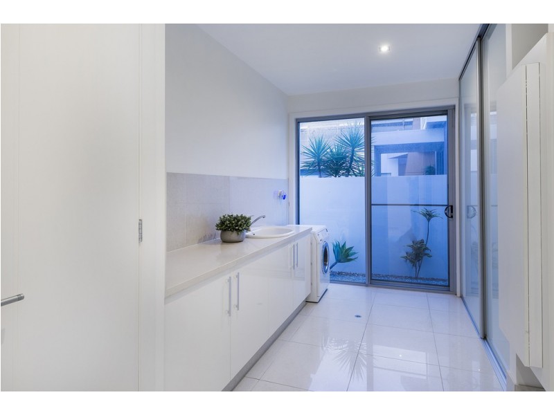 2342 Cressbrook Drive, Hope Island QLD 4212