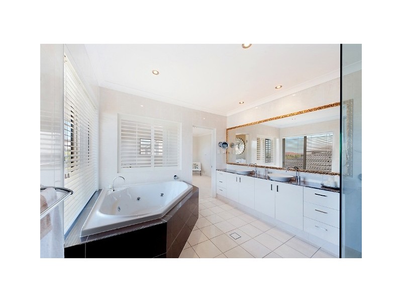 2559 Cressbrook Drive, Hope Island QLD 4212