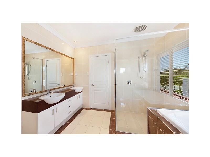 2559 Cressbrook Drive, Hope Island QLD 4212