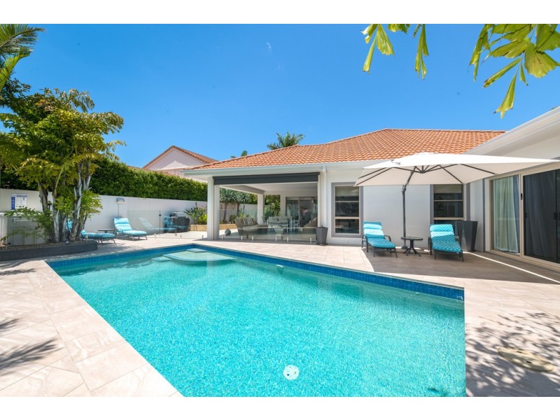 1678 Riverdale Drive, Hope Island QLD 4212