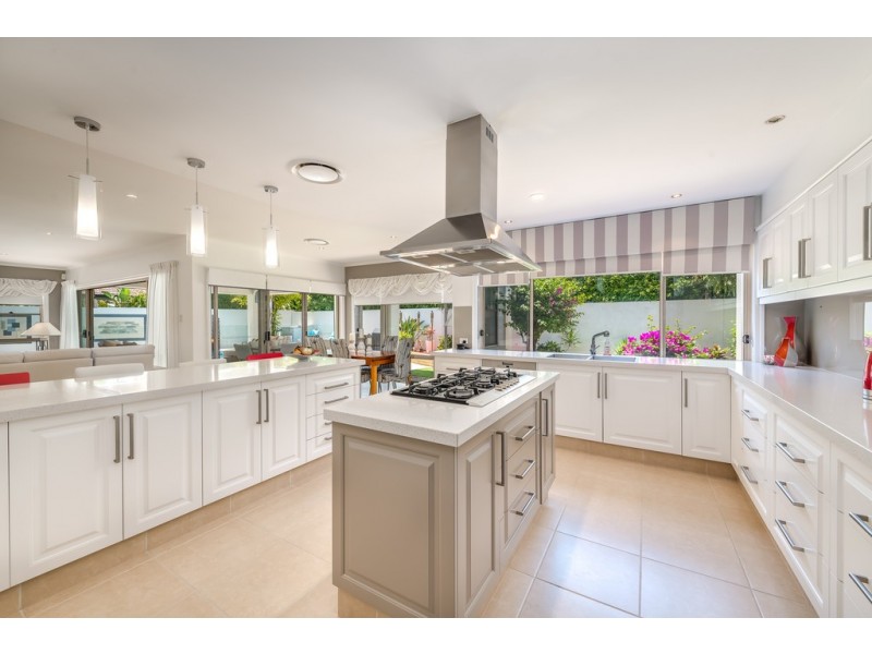 1678 Riverdale Drive, Hope Island QLD 4212