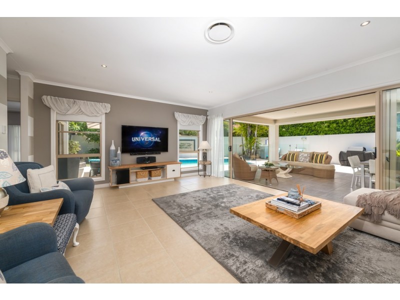 1678 Riverdale Drive, Hope Island QLD 4212