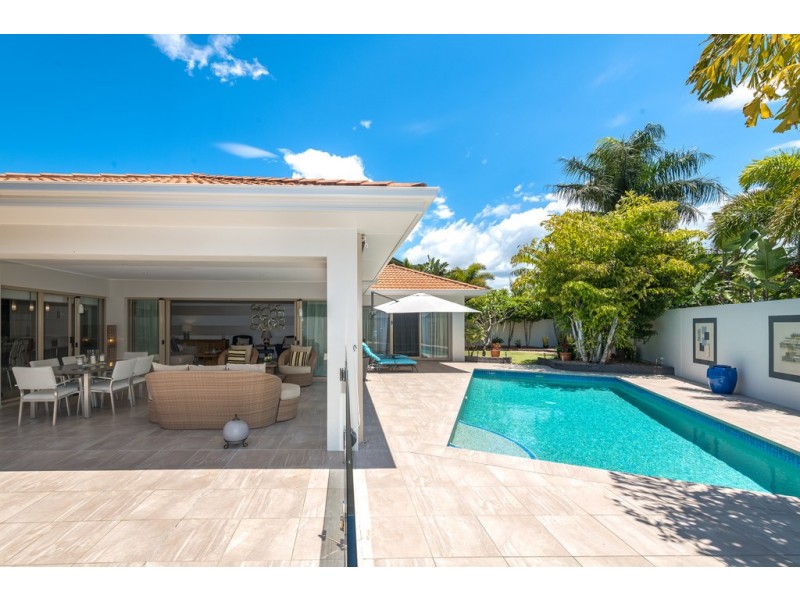 1678 Riverdale Drive, Hope Island QLD 4212