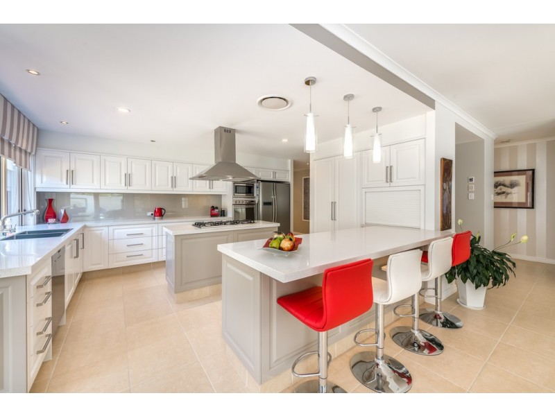 1678 Riverdale Drive, Hope Island QLD 4212