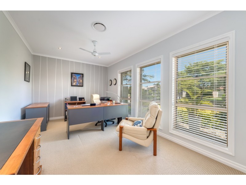 1678 Riverdale Drive, Hope Island QLD 4212