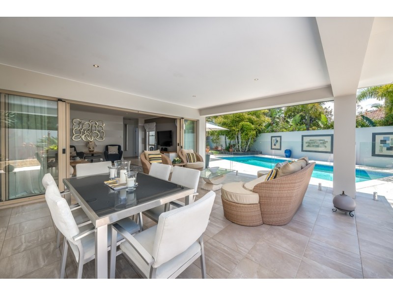 1678 Riverdale Drive, Hope Island QLD 4212