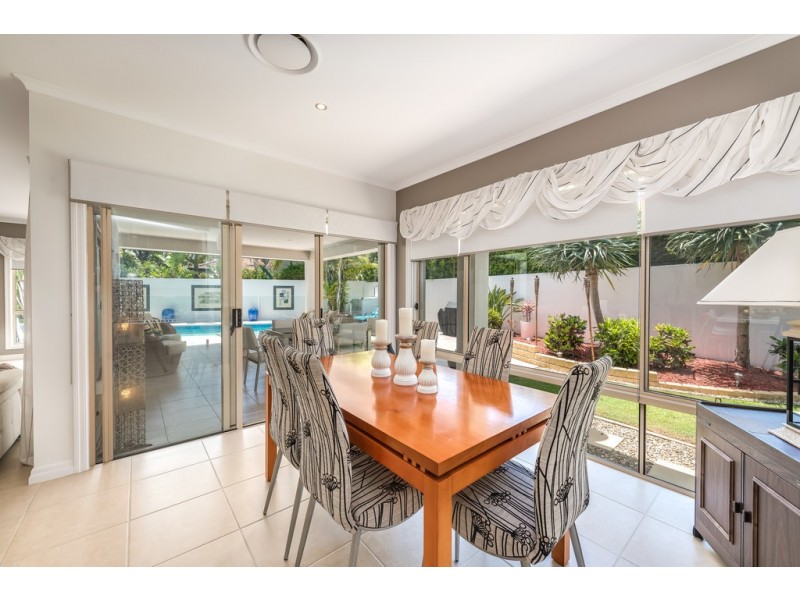 1678 Riverdale Drive, Hope Island QLD 4212