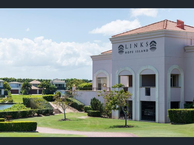 1678 Riverdale Drive, Hope Island QLD 4212