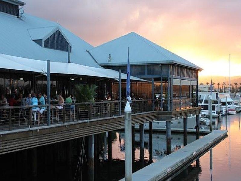 1678 Riverdale Drive, Hope Island QLD 4212