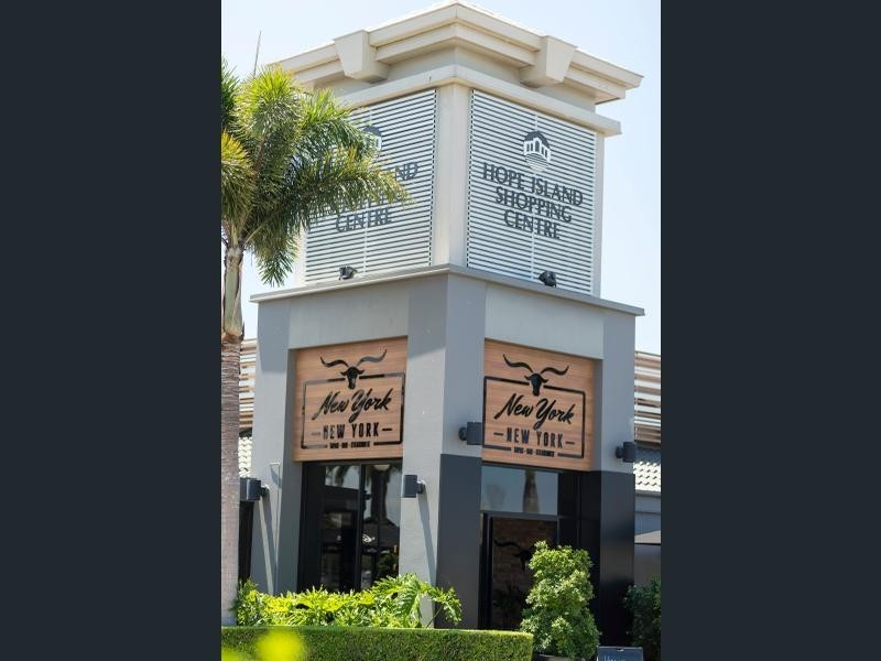 1678 Riverdale Drive, Hope Island QLD 4212