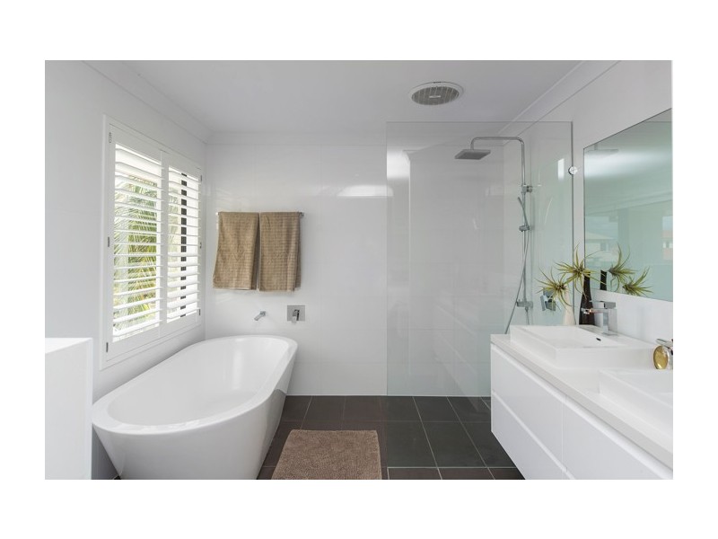 1650 Riverdale Drive, Hope Island QLD 4212