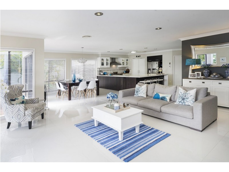 2112 Carlton Drive, Hope Island QLD 4212