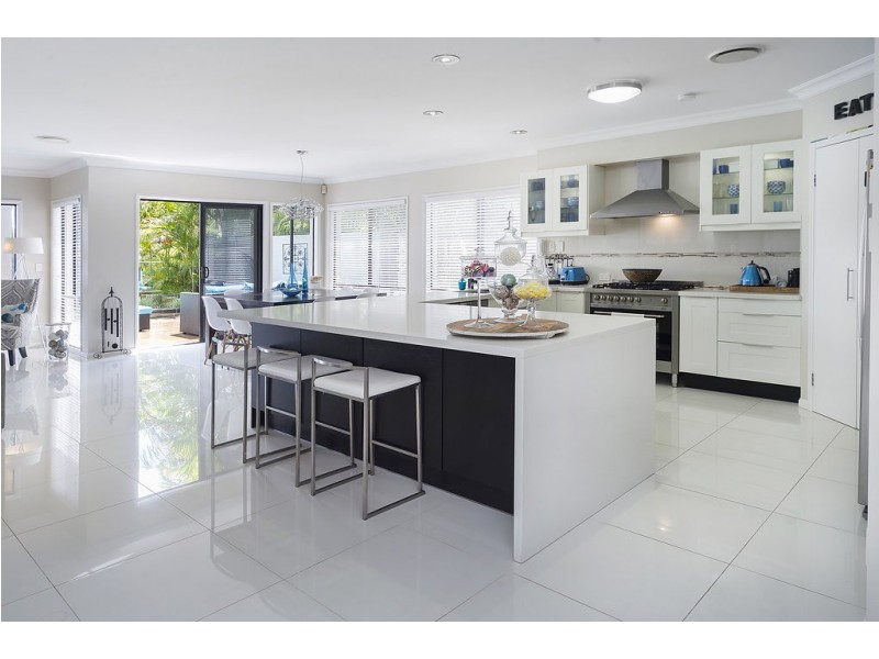 2112 Carlton Drive, Hope Island QLD 4212