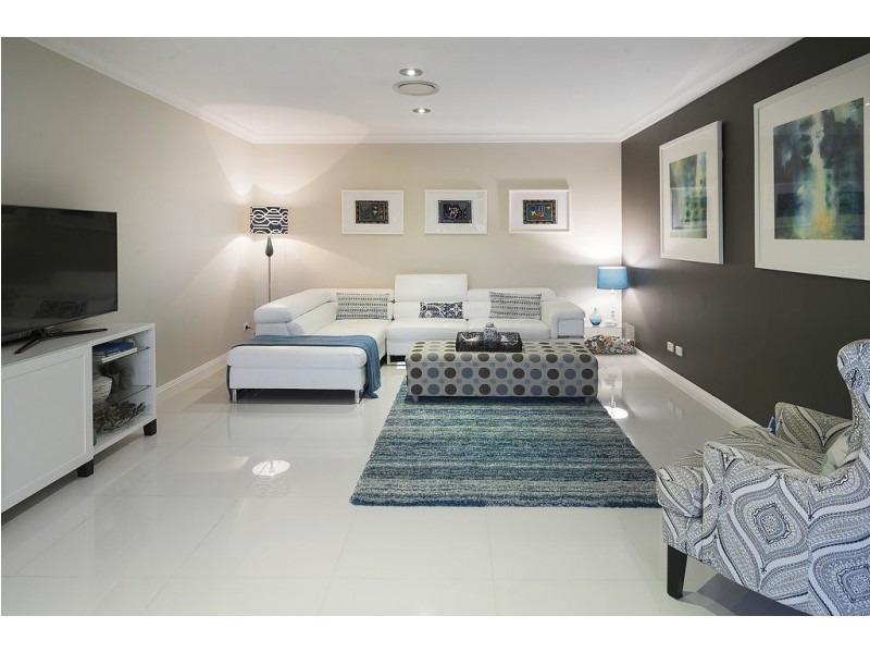 2112 Carlton Drive, Hope Island QLD 4212