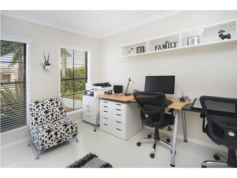 2112 Carlton Drive, Hope Island QLD 4212