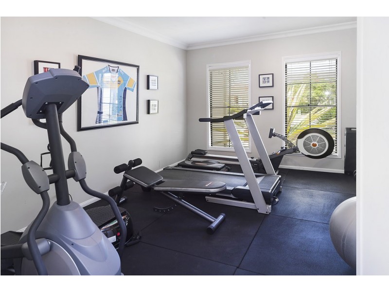 2112 Carlton Drive, Hope Island QLD 4212