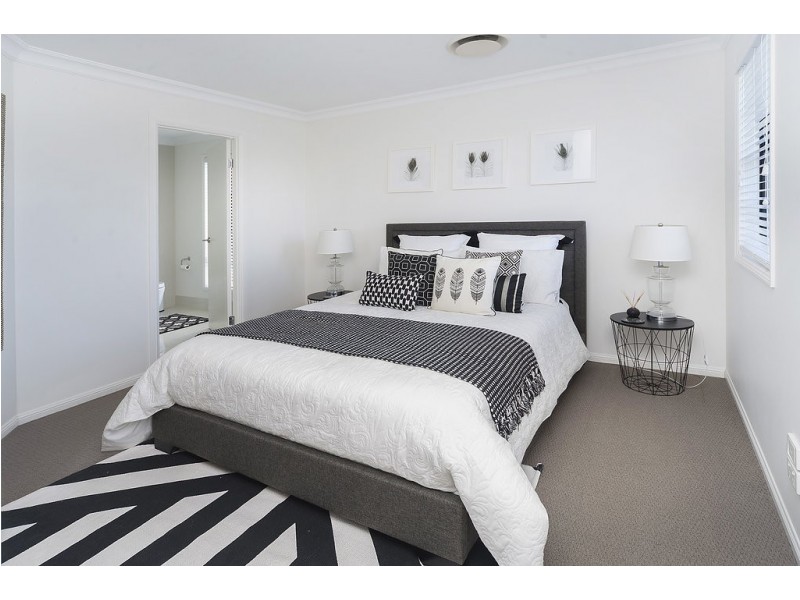 2112 Carlton Drive, Hope Island QLD 4212