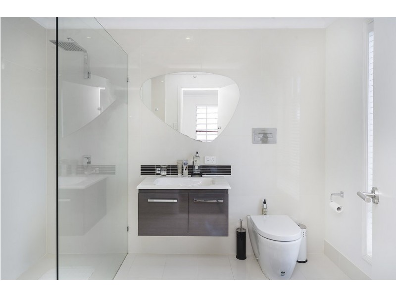 2112 Carlton Drive, Hope Island QLD 4212