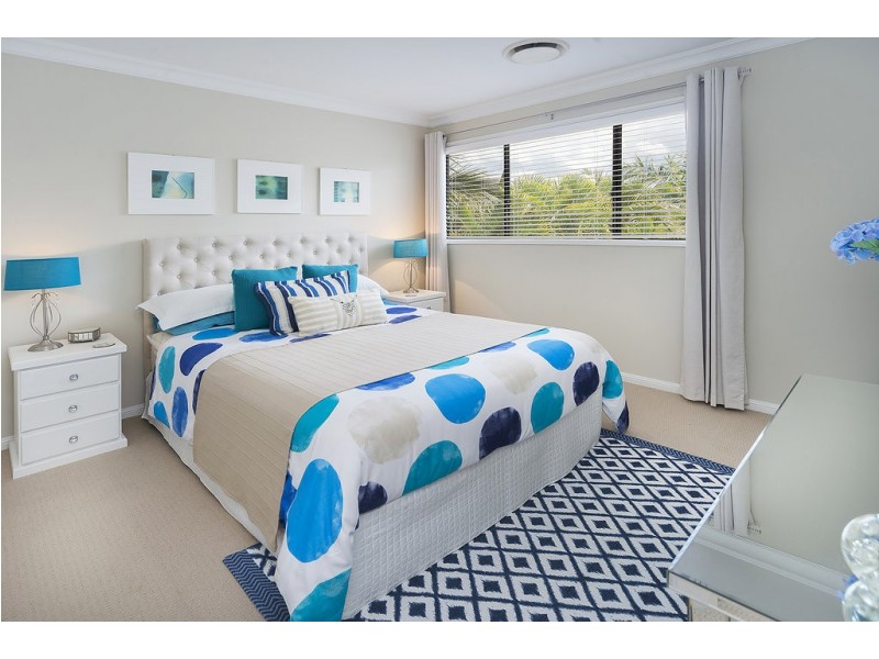 2112 Carlton Drive, Hope Island QLD 4212