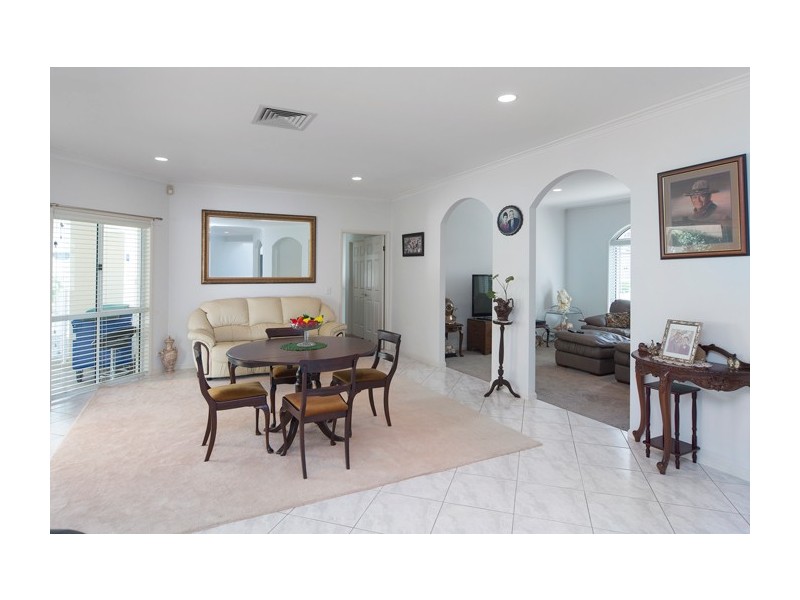 1622 Riverdale Drive, Hope Island QLD 4212