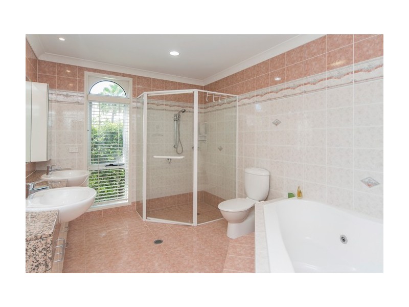 1622 Riverdale Drive, Hope Island QLD 4212