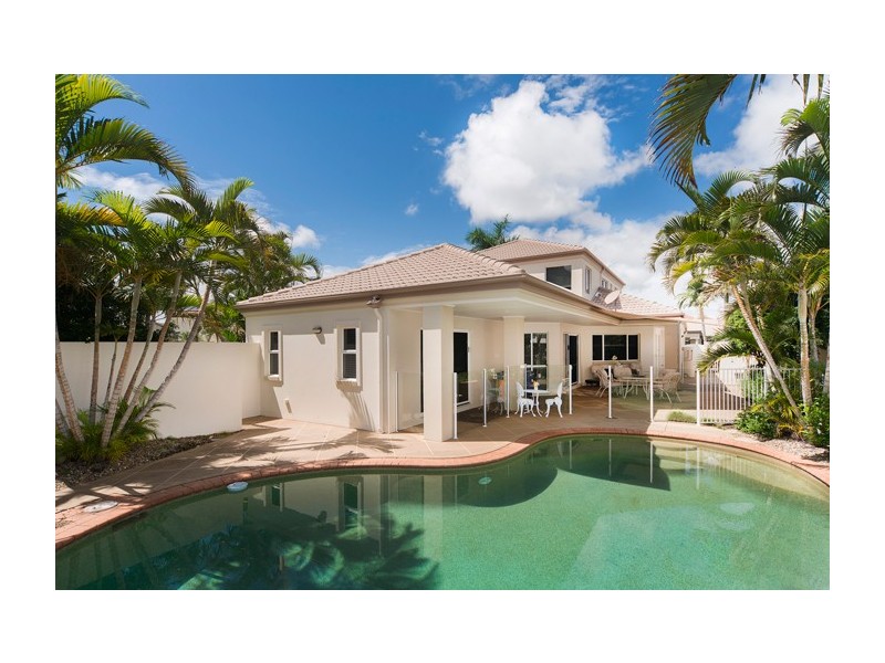 1622 Riverdale Drive, Hope Island QLD 4212